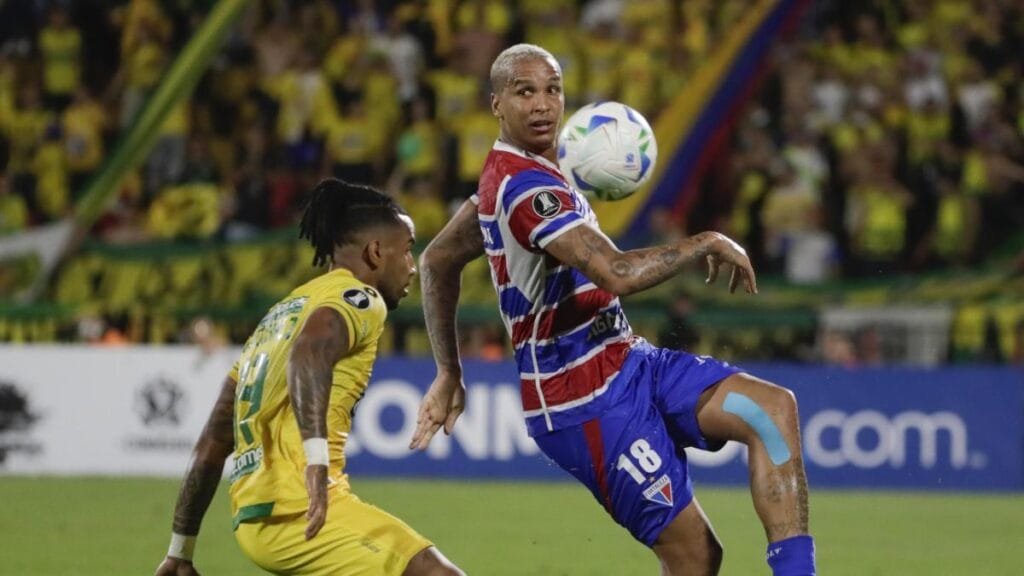 Atlético Bucaramanga salvó un punto en casa contra Fortaleza, con mucho suspenso, en la Copa Libertadores