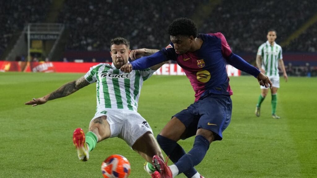 Barcelona empata con Betis y desaprovecha la derrota del Real Madrid en la Liga de España