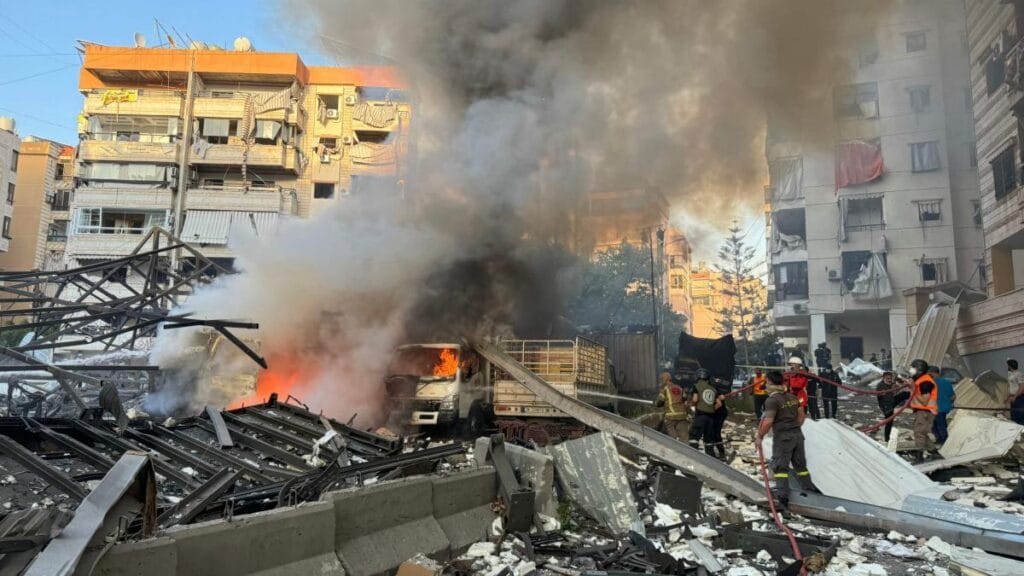 Israel bombardea suburbios del sur de Beirut minutos después de emitir orden de evacuación