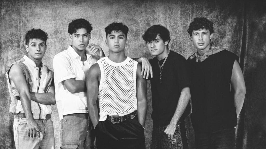 La historia de cinco jóvenes latinos que buscan crear un nuevo estilo musical junto a Pharrell Williams