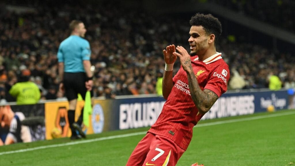 Luis Díaz no perdona y sigue inspirado en Liverpool: anotó golazo en el triunfo parcial contra West Ham