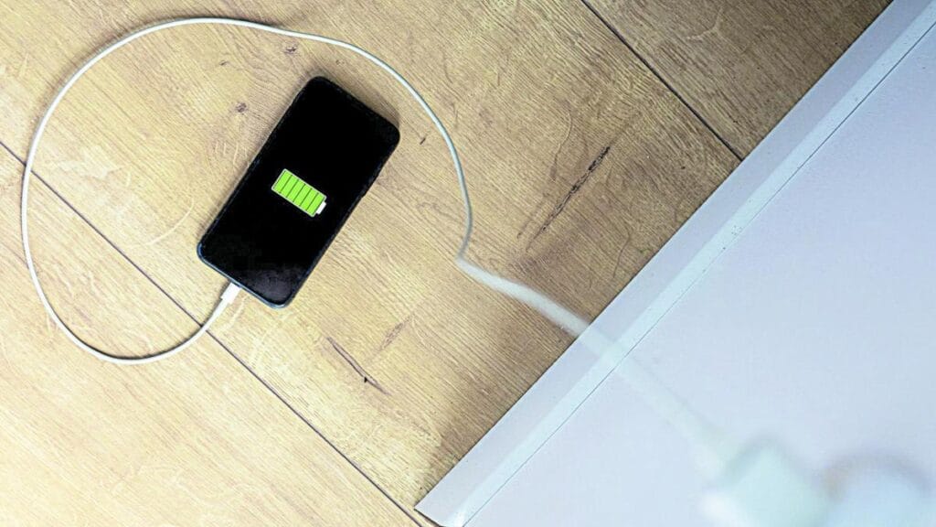 Por qué no debe cargar todos los dispositivos con el mismo cargador