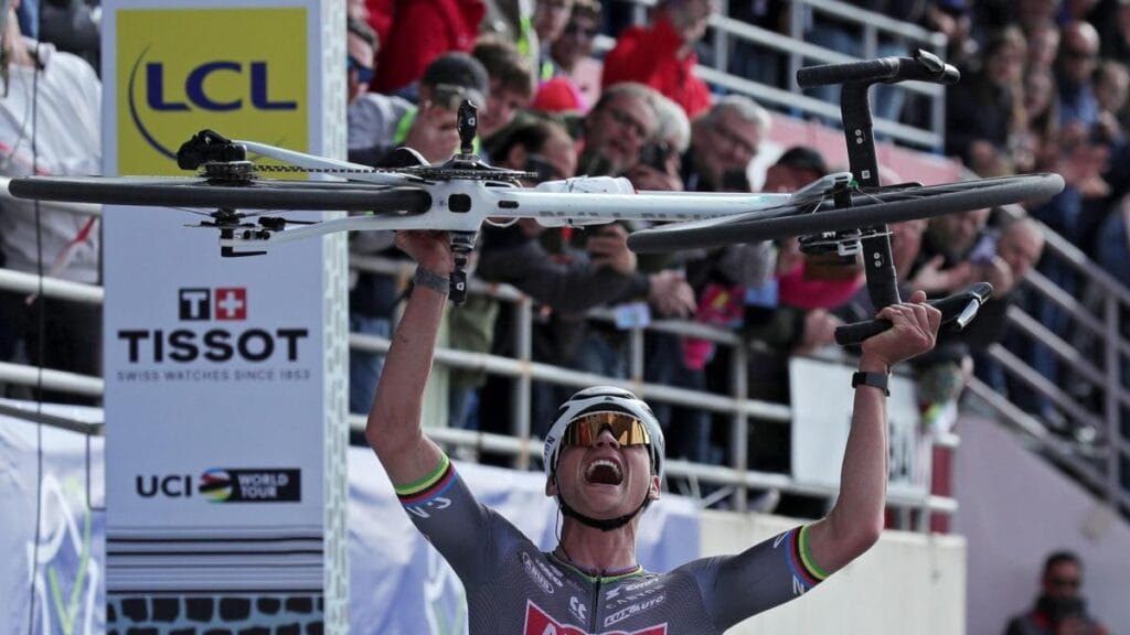 van der Poel ganó una carrera infernal y logró el triplete