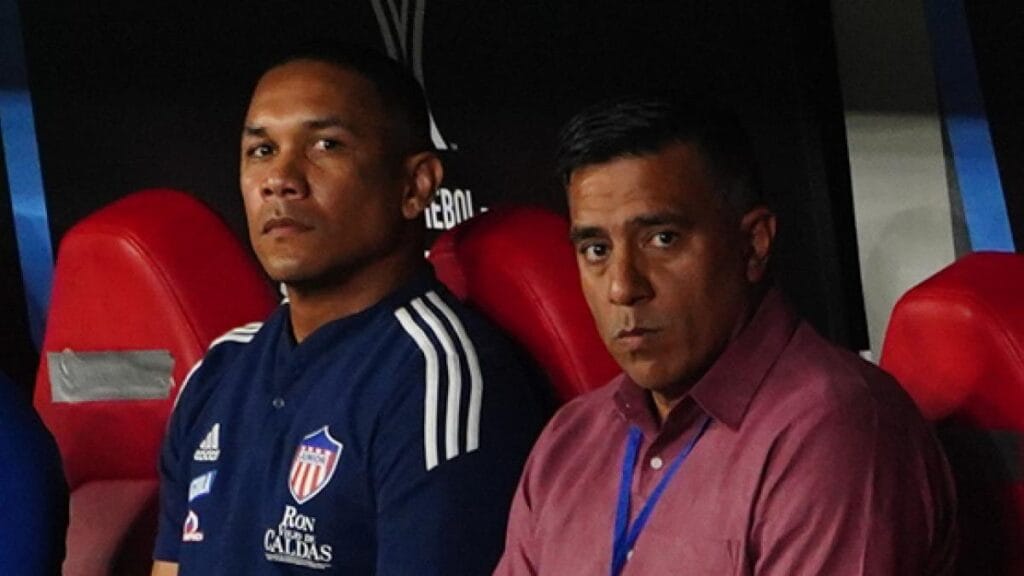 César Farías, DT del Junior de Barranquilla, se despachó contra sus críticos y sacó a relucir sus estadísticas