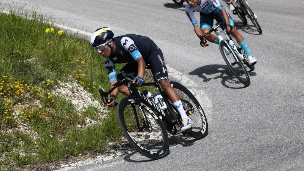 Nairo Quintana mueve la carrera y da batalla: así fue su ataque en la montaña del Giro de Italia