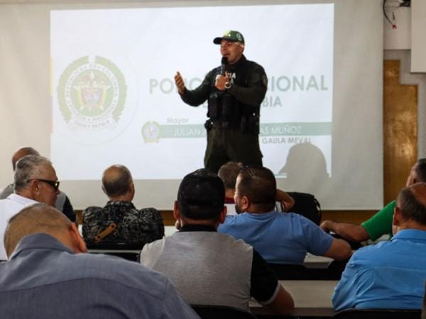 Policía y taxistas promueven iniciativa de convivencia ciudadana en Medellín | Regiones | Economía