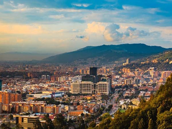 Reparar la malla vial de Bogotá costaría $10,5 billones, serían cuatro alcaldías': IDU | Infraestructura | Economía