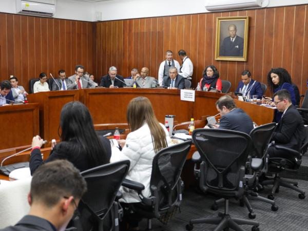 ¿El gobierno Petro está dando por hundidas las reformas laboral y a la salud? | Gobierno | Economía