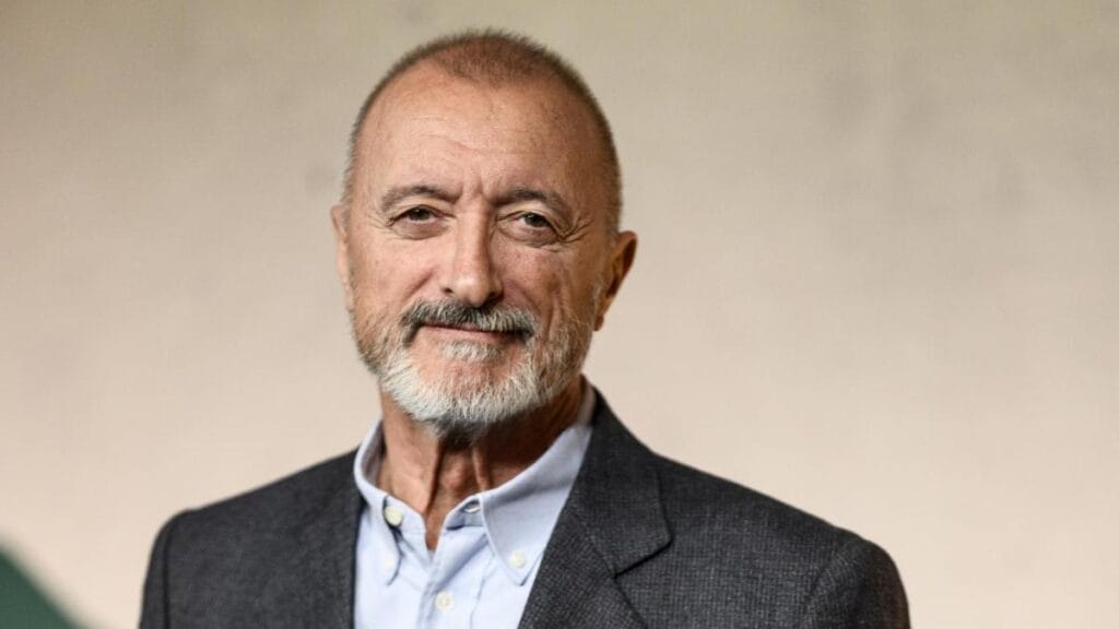 ‘Estamos en una deriva hacia un mundo analfabeto’: Arturo Pérez Reverte