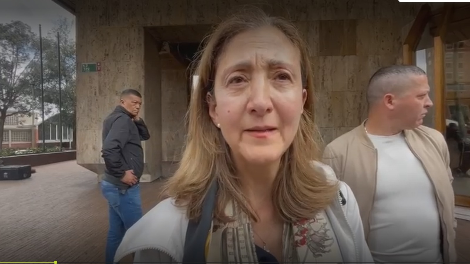 Íngrid Betancourt marcha en apoyo a Miguel Uribe