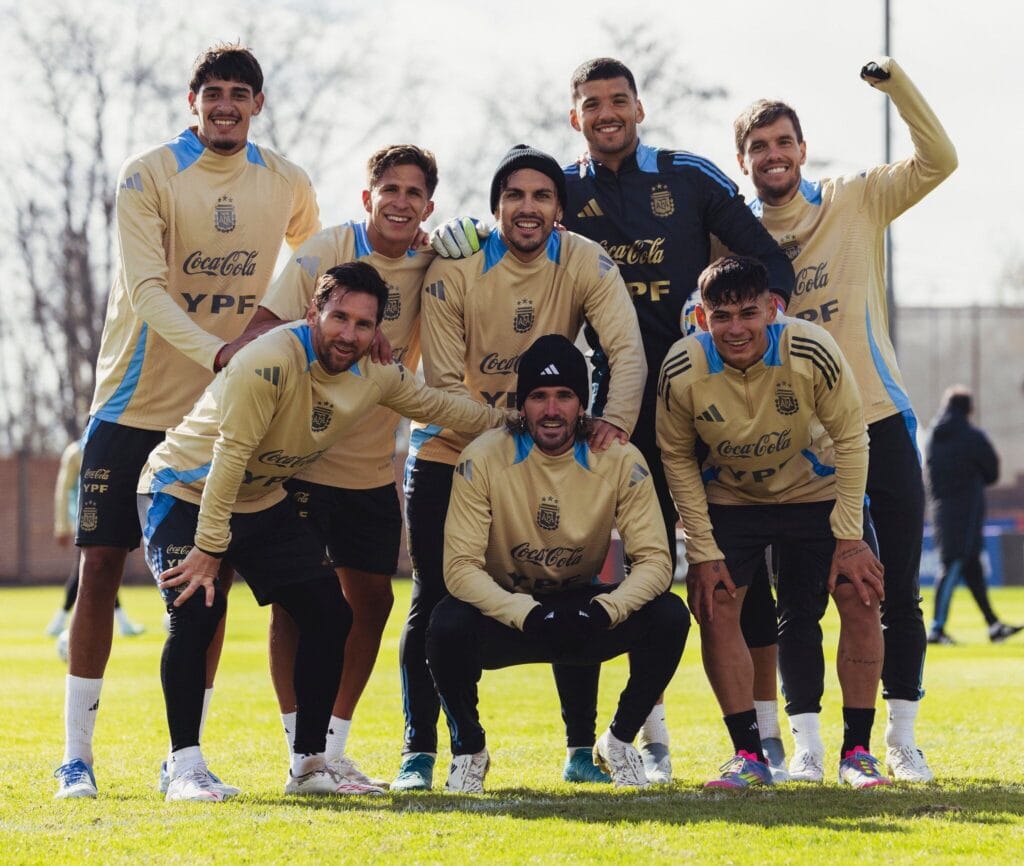Argentina se entrenó de cara al duelo contra Colombia (@Argentina)
