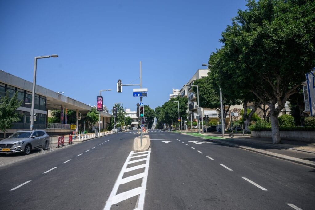 Israel bombardea instalaciones nucleares y militares en Irán y mata al jefe de la Guardia Revolucionaria