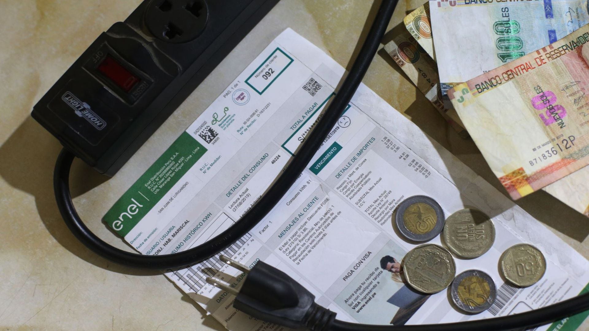 Si sufres un corte de luz o una incidencia, puedes reportarlo fácilmente a través de las plataformas de Enel y Luz del Sur. (Andina)