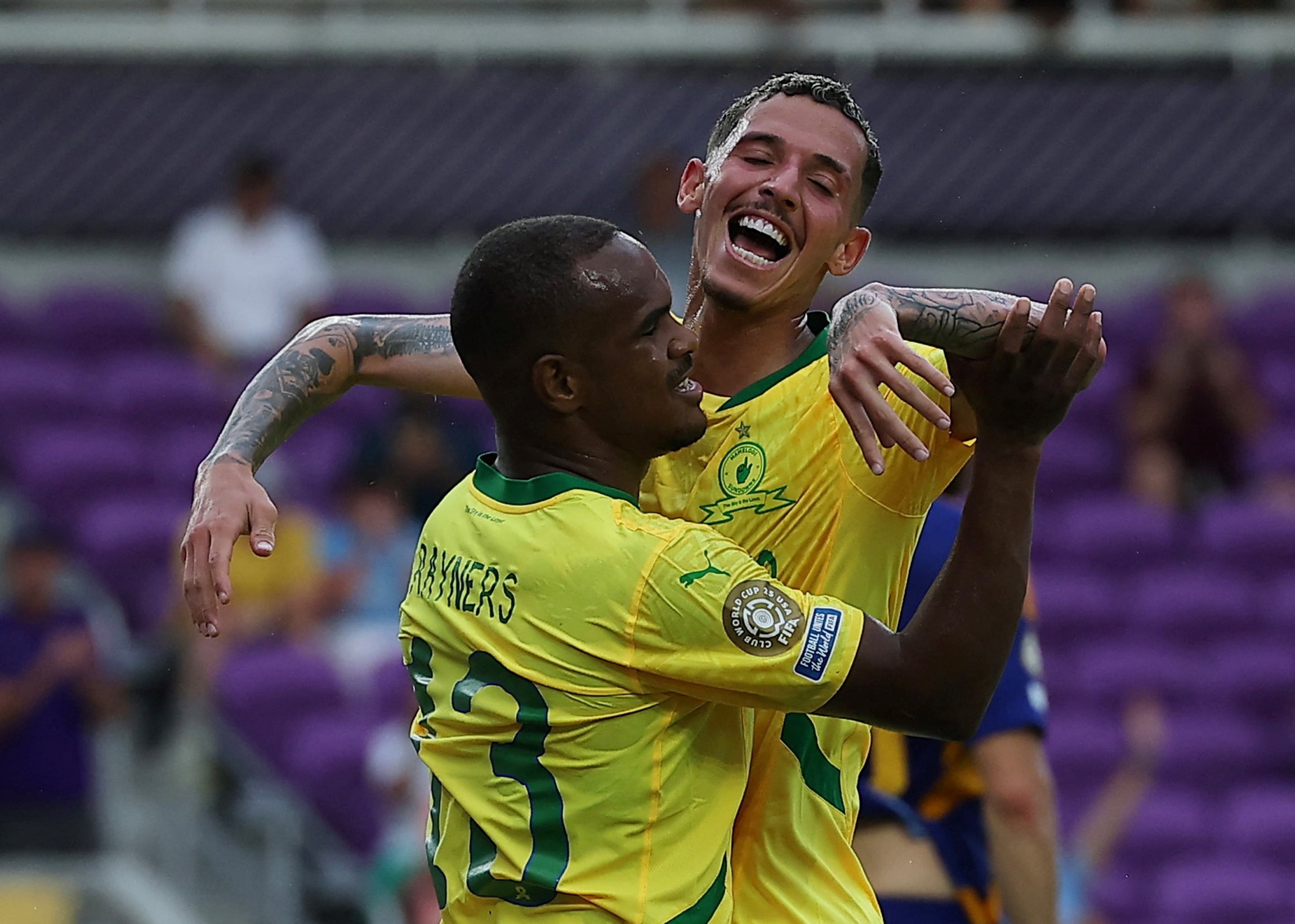 El momento cuando Iqraam Rayners celebró el primer gol que marcó frente al Ulsan Hyundai de Corea del Sur-crédito Amanda Perobelli/REUTERS