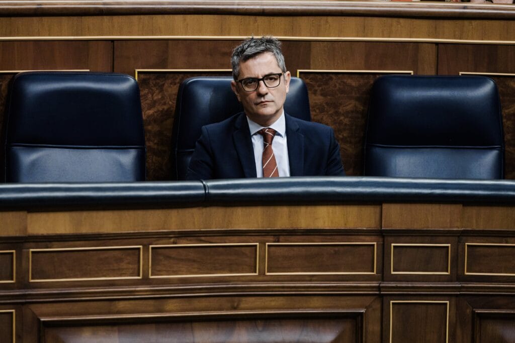 El juez Peinado pide al Supremo imputar a Bolaños por malversación y falso testimonio