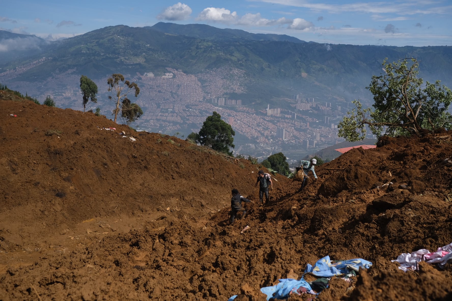 El deslizamiento de tierra arrasó con un barrio completo y ha causado, de momento, la muerte de 10 personas.