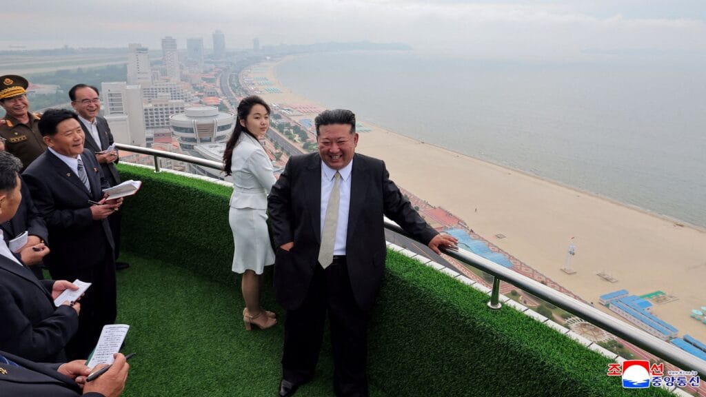 Kim Jong-un inaugura en Corea del Norte un complejo turístico junto al mar “sin igual en el mundo”