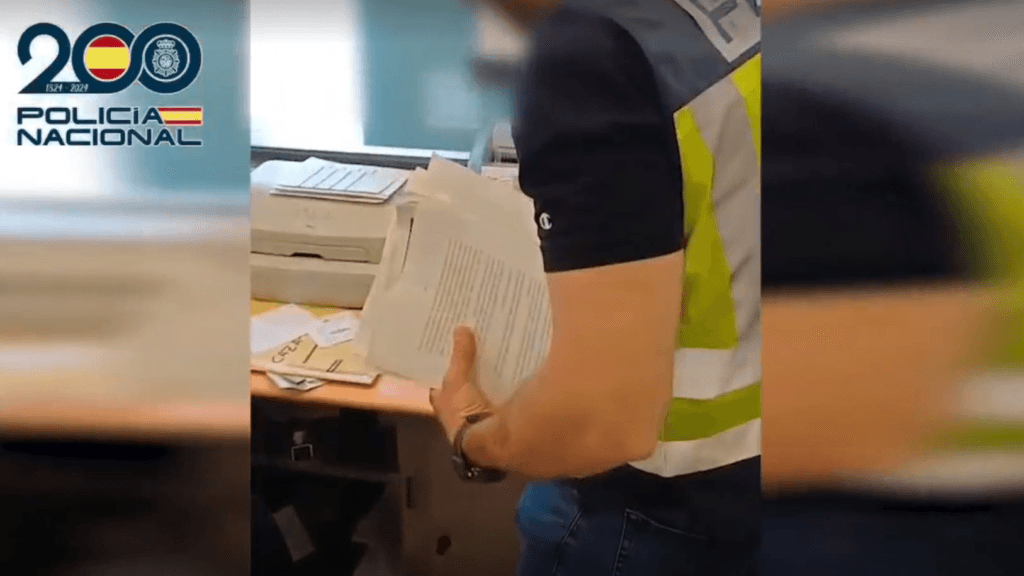 Cae una red que pedía hasta 8.000 euros por trámites falsos de residencia para inmigrantes