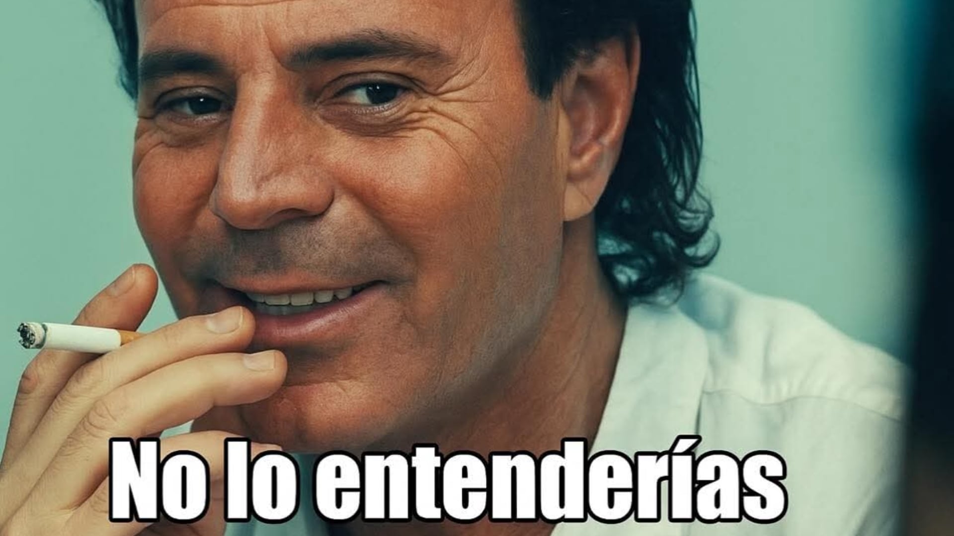 Como cada año, Julio Iglesias es el protagonista de hilarantes escenas para darle la bienvenida al séptimo mes. (Foto: Facebook)