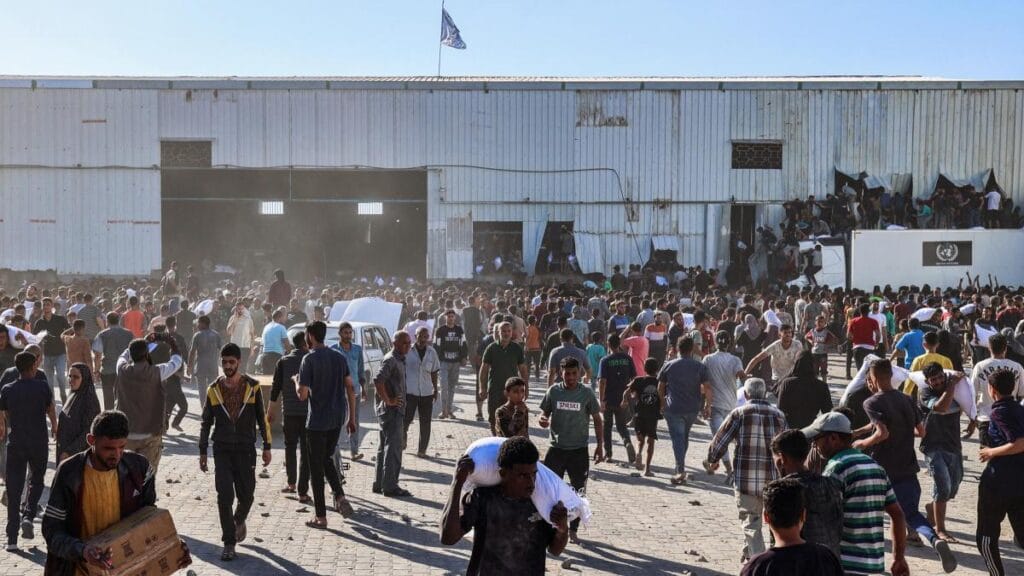 Al menos tres muertos y 35 heridos en otro ataque israelí cerca de punto de ayuda en Gaza