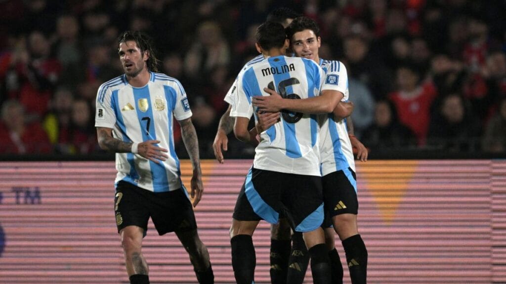 Argentina le ganó a Chile a media máquina, es más líder de la eliminatoria y se da el lujo de probar jugadores