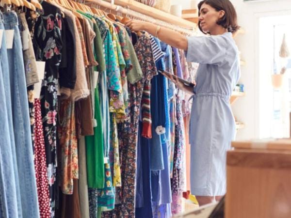 Así se reparte el dinero que usted paga por una prenda de 'fast fashion' | Finanzas | Economía