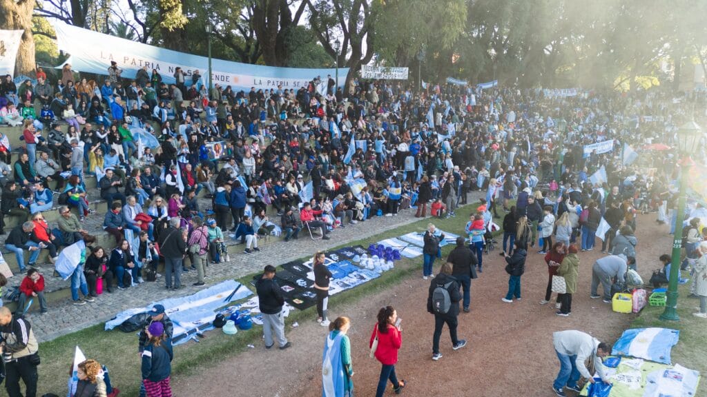 Acto kirchnerista en Parque Lezama. El banderazo iba a ser frente al departamento de CFK