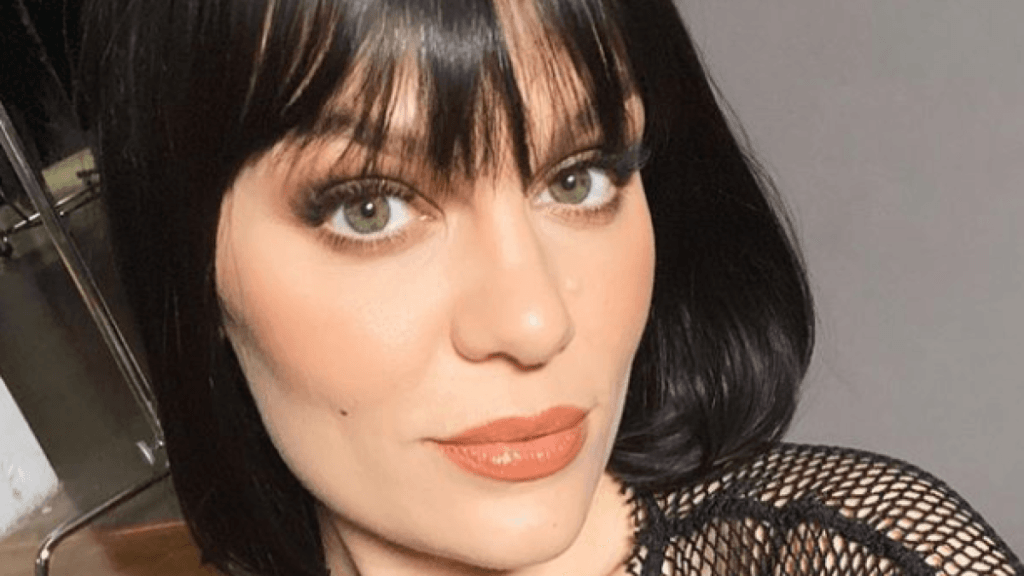 La artista británica Jessie J anunció en sus redes sociales que fue diagnosticada con cáncer de mama