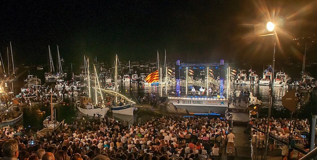 El público consigue que la cantada de habaneras de Calella acabe, como siempre, con ‘El meu avi’
