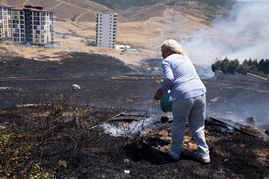 Turquía anuncia que tiene bajo control los más de 750 incendios que han dejado al menos tres muertos