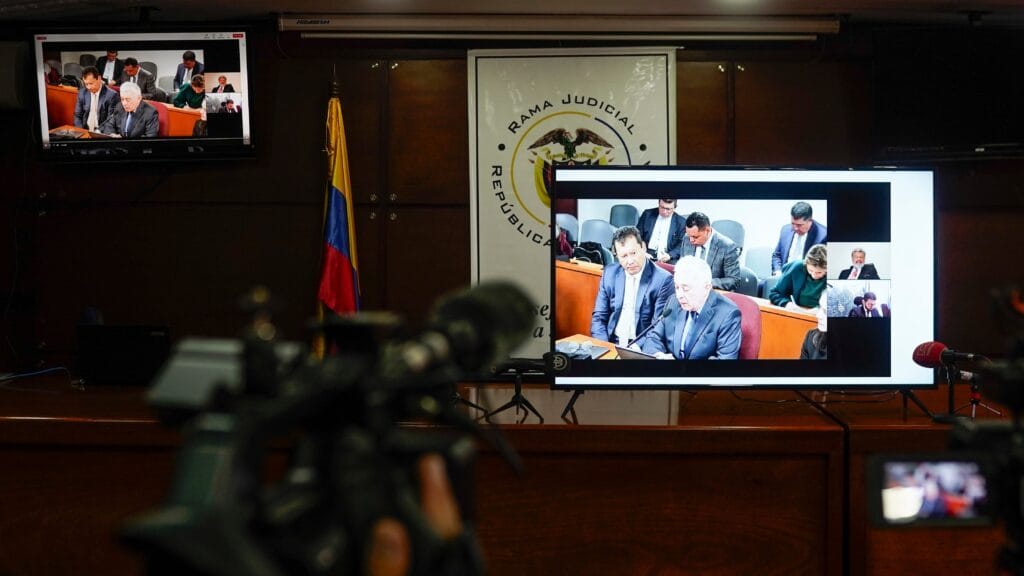 Transmisión para prensa de la audiencia del expresidente Álvaro Uribe, el 7 de julio.