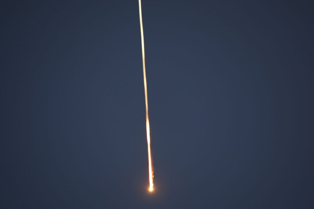 Los hutíes de Yemen reanudan los ataques en el mar Rojo y contra Israel en plena negociación de un alto el fuego en Gaza