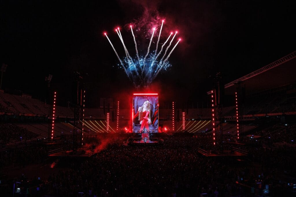 Lola Índigo tuvo su estadio: “Lo importante es que estamos aquí, vive y sé feliz”