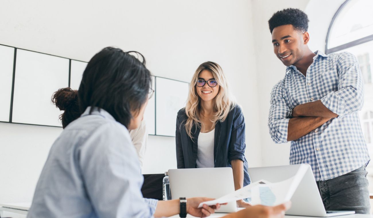Algunas empresas ya han implementado la jornada reducida que establece la ley, ya que esta permite aplicarla de forma anticipada si así lo deciden.