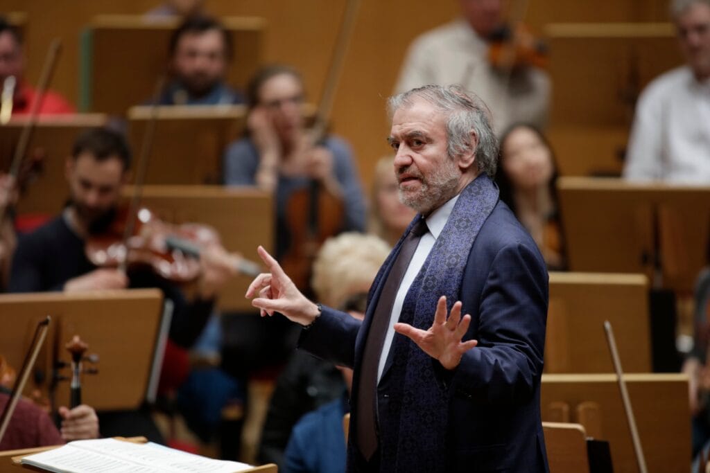 Setecientos intelectuales piden que se cancele el concierto en Italia del director de orquesta Valery Gergiev, propagandista de Putin