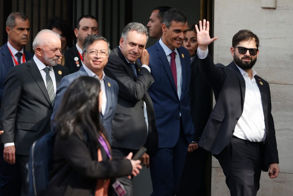 Boric, en la cumbre Democracia Siempre: “No podemos caer en negar la legitimidad del otro. No me creo mejor ni peor que la ultraderecha”