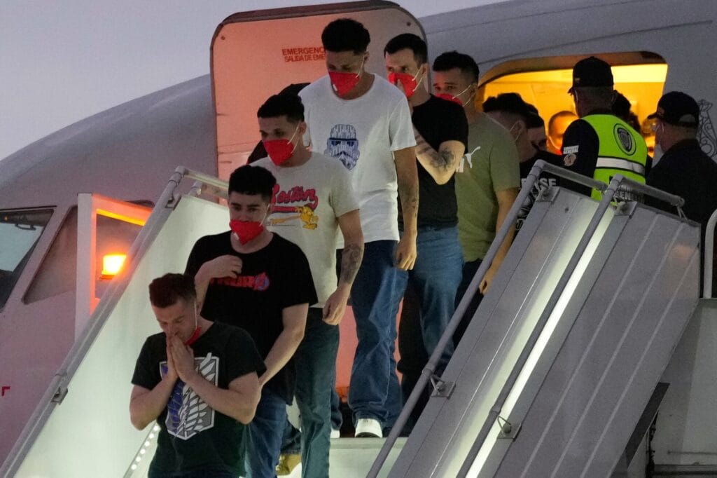 Canje de prisioneros: Simón Bolívar está preso en Venezuela