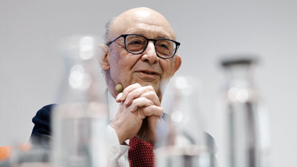 La UCO apunta a que gran parte de las supuestas mordidas que llegaban al despacho de Montoro iban a sus socios por “transferencias directas”