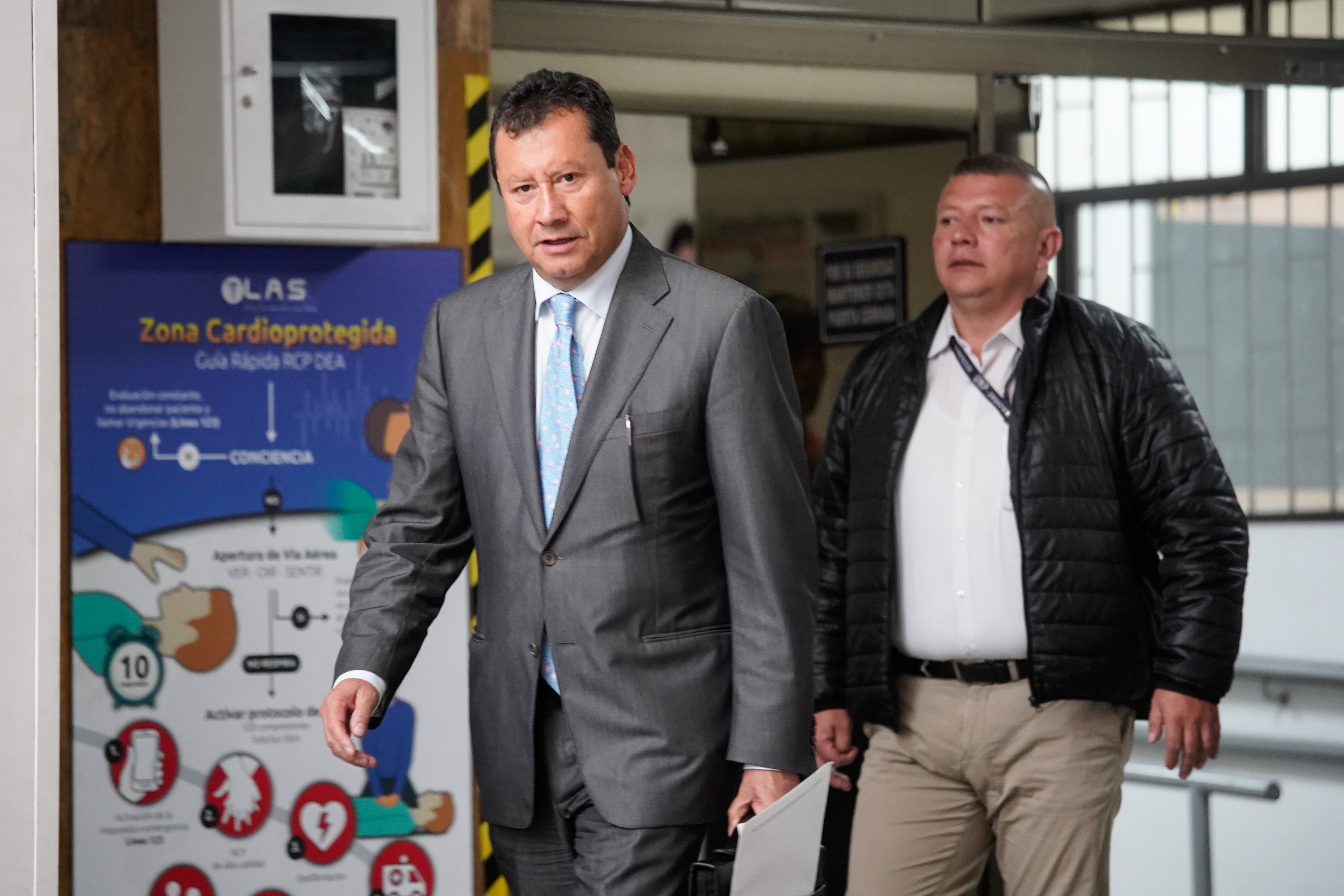 El abogado de Álvaro Uribe, Jaime Lombana, entregó declaraciones al finalizar la audiencia.