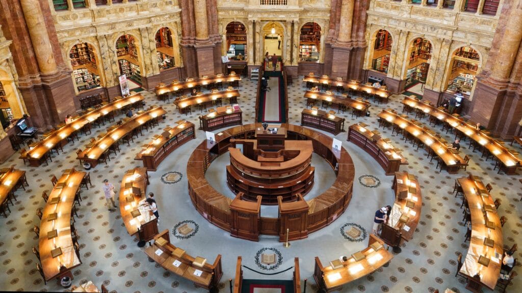 La biblioteca en llamas: el asesoramiento científico en la era de la desinformación