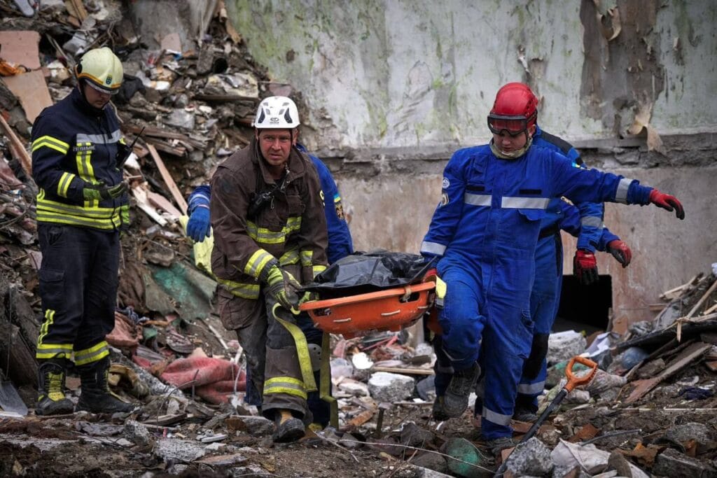 Rusia causa 31 muertos en uno de los bombardeos más letales sobre Kiev