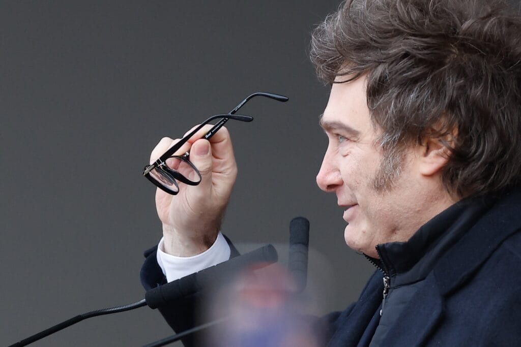 Milei veta una subida de las pensiones aprobada por la oposición en el Congreso