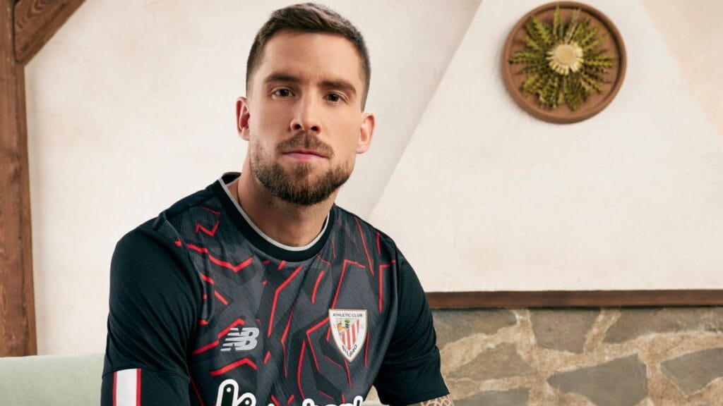 Lista la moderna camiseta gris imán con estampado del león