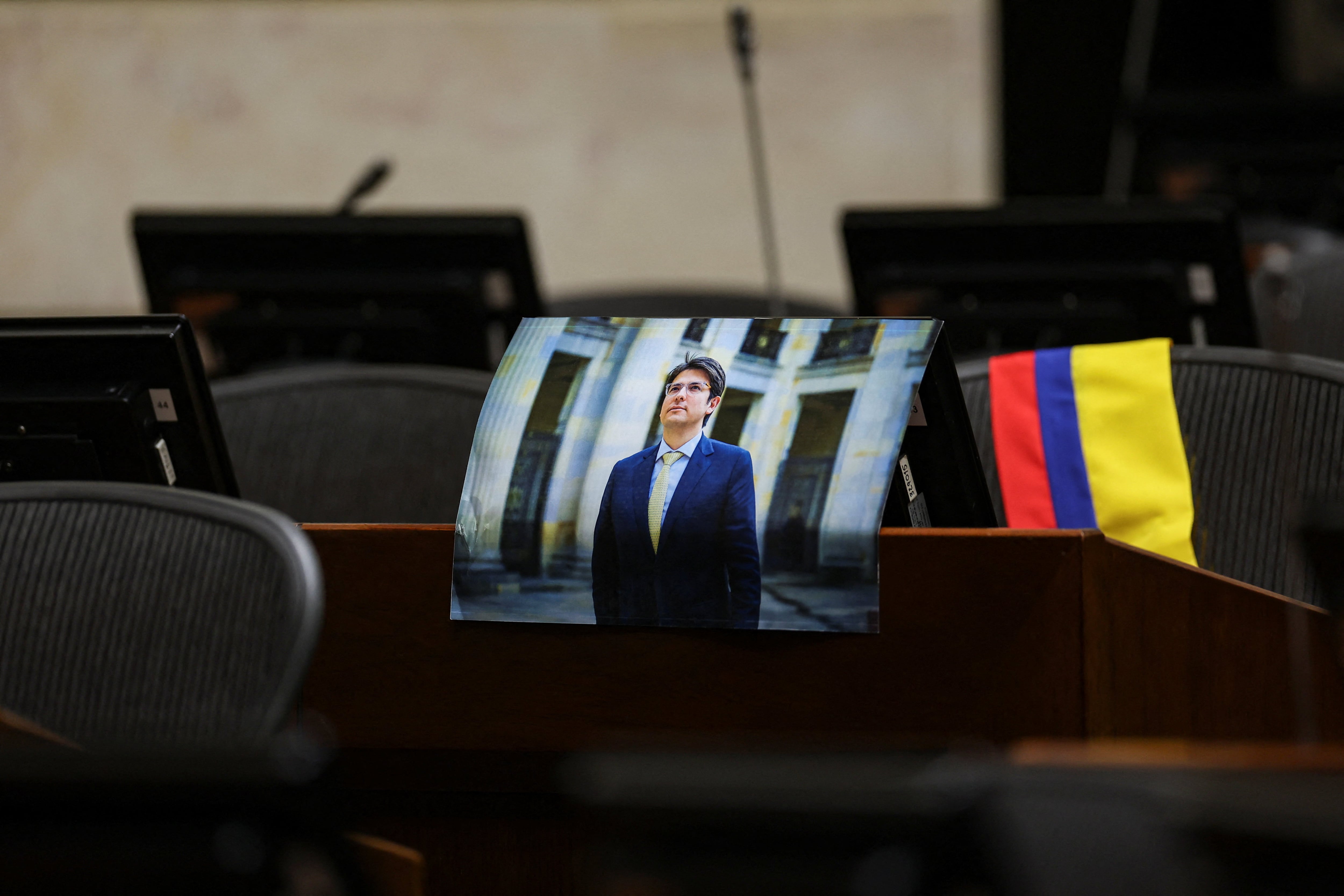 Fotografía de Miguel Uribe Turbay en la curul que ocupaba en el Senado| REUTERS/Luisa Gonzalez