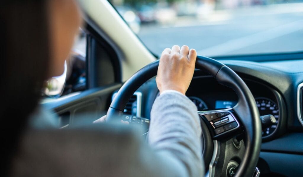 Uno de los puntos centrales de la propuesta es la exención de portar licencia de conducción, realizar matrícula o adquirir el SOAT para los vehículos que cumplan con las condiciones establecidas