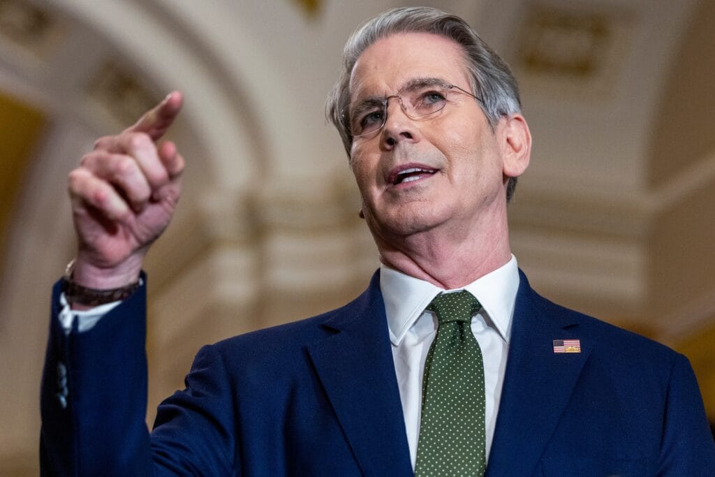 El secretario del Tesoro de EE UU redobla la presión sobre Powell para que la Fed baje los tipos