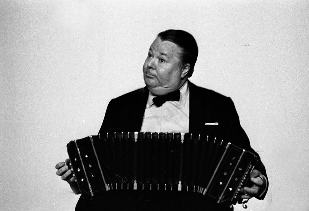 El tango rinde homenaje al legendario bandoneonista Anibal Troilo