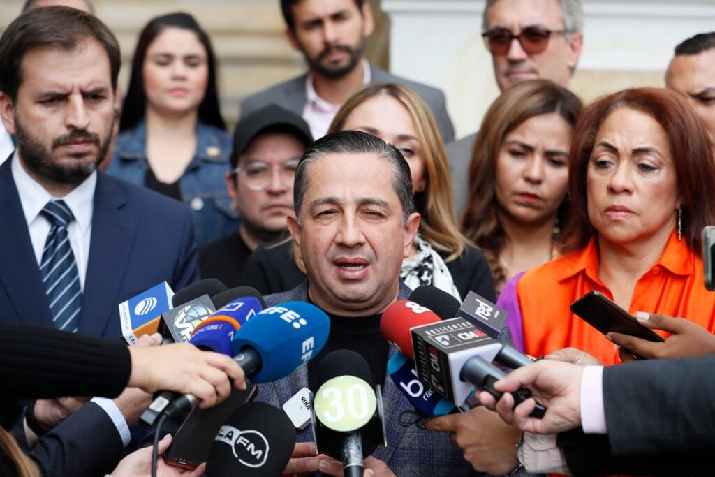 El representante a la Cámara Julio César Triana sale ileso de un ataque a bala en Huila