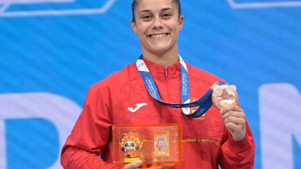 Melania Rodríguez hace historia con un récord mundial en doble-mini Tramp