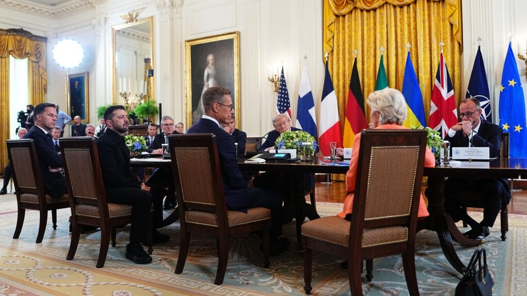 Europa celebra aliviada el respaldo a Ucrania de EE UU y redobla la presión para que Rusia negocie la paz